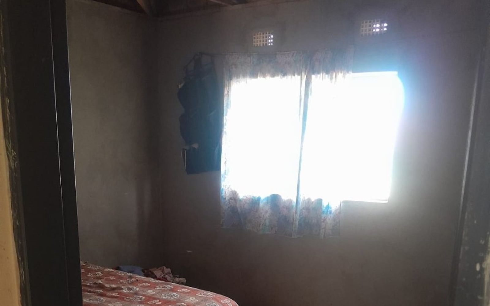 3 Bedrooms Bedrooms, ,1 BathroomBathrooms,House,For Sale,1095