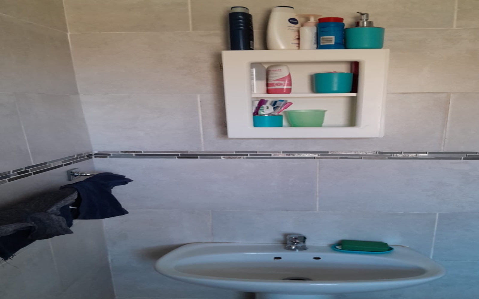 3 Bedrooms Bedrooms, ,2 BathroomsBathrooms,House,For Sale,1100