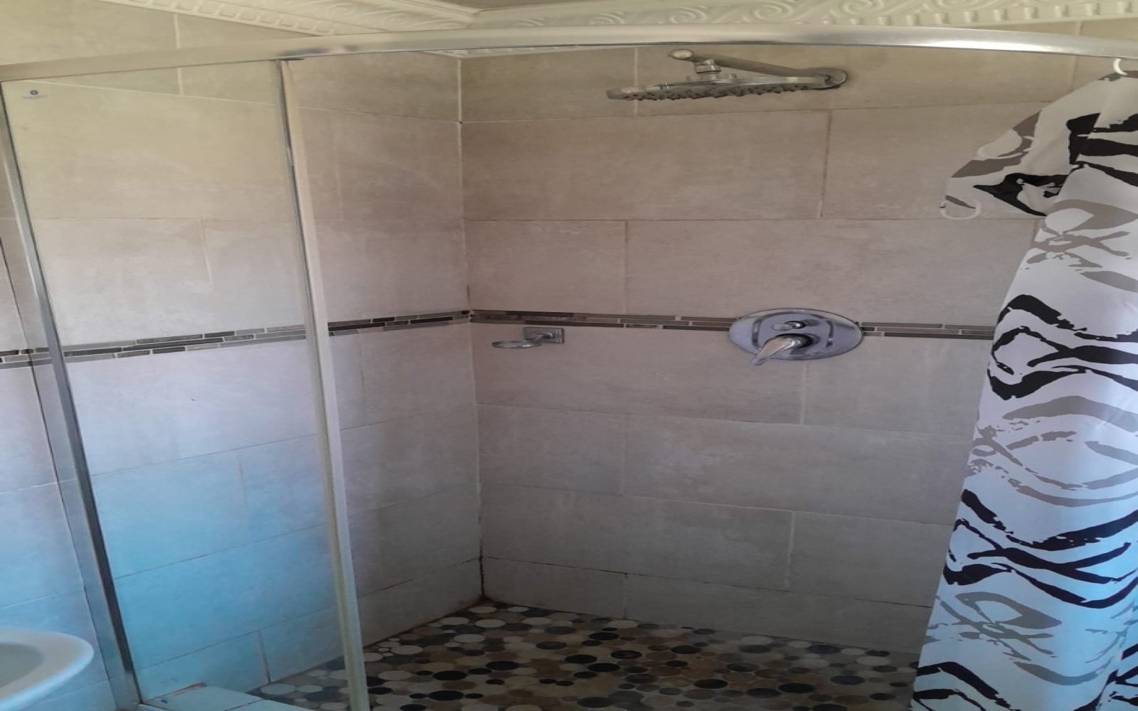 3 Bedrooms Bedrooms, ,2 BathroomsBathrooms,House,For Sale,1100