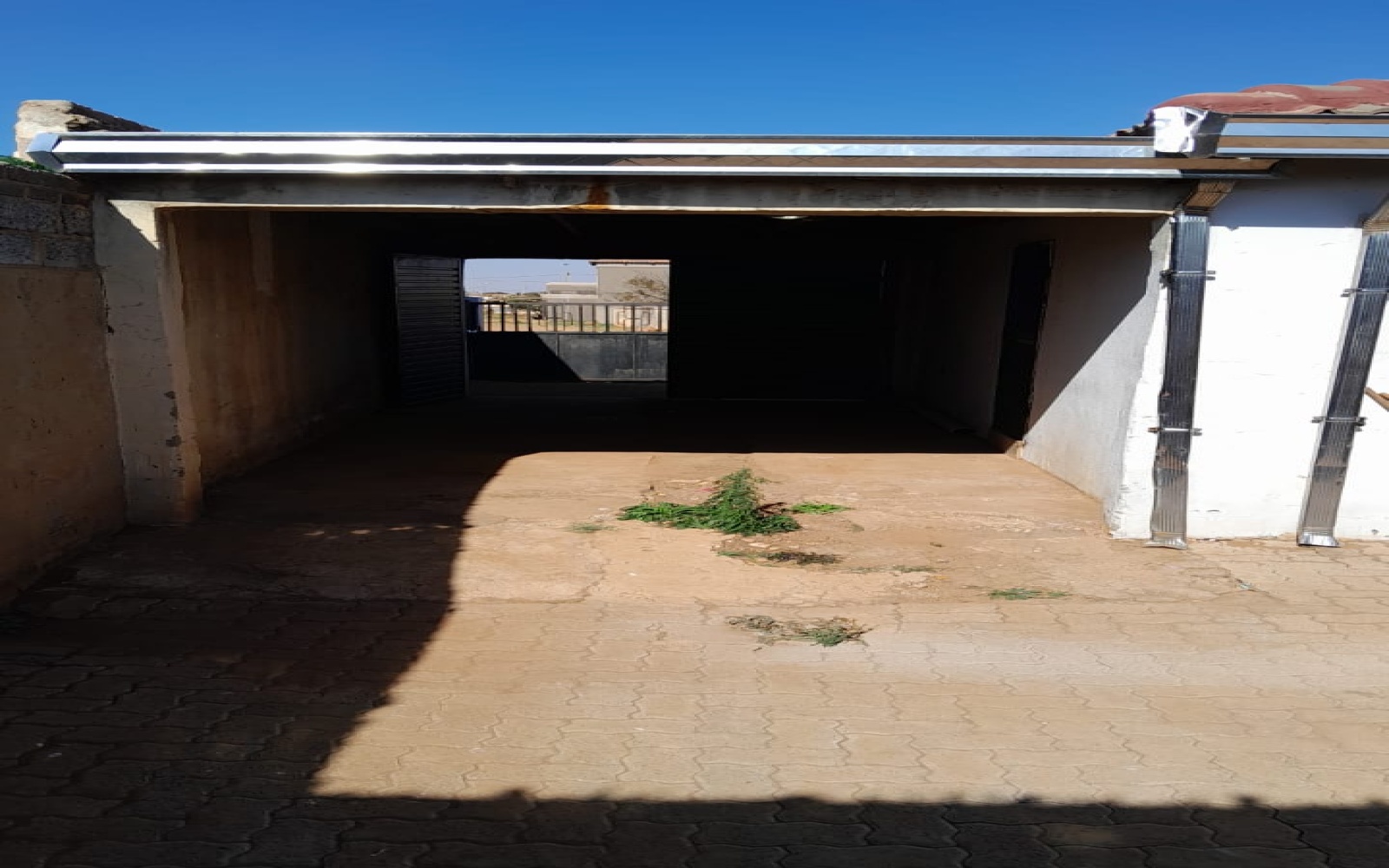 3 Bedrooms Bedrooms, ,2 BathroomsBathrooms,House,For Sale,1100