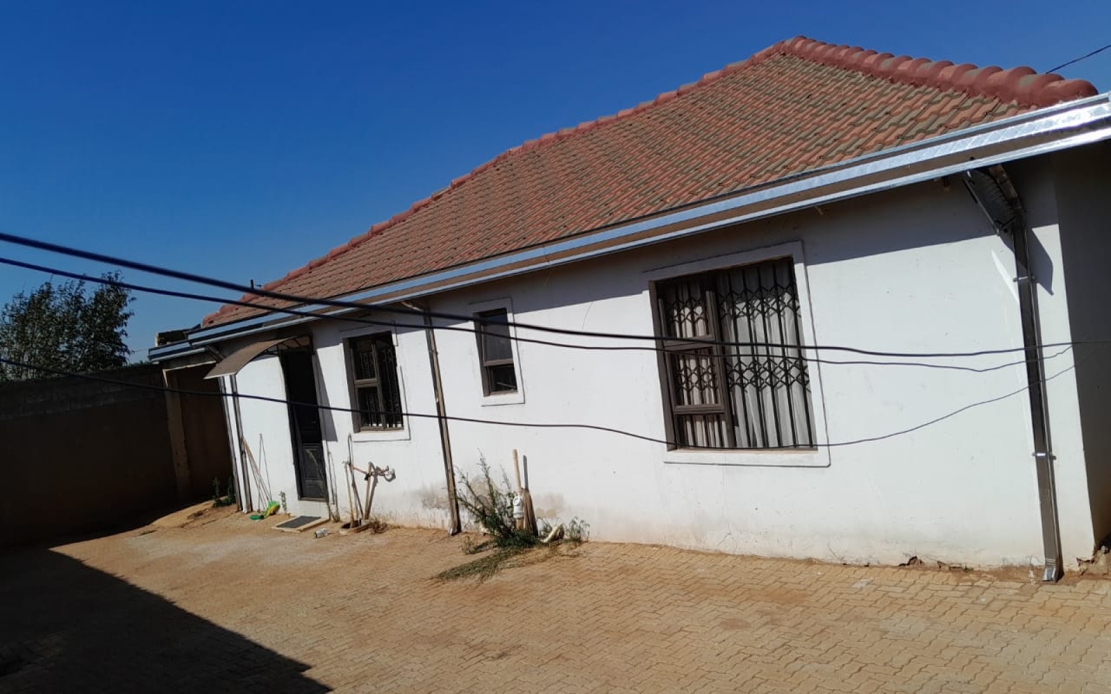 3 Bedrooms Bedrooms, ,2 BathroomsBathrooms,House,For Sale,1100