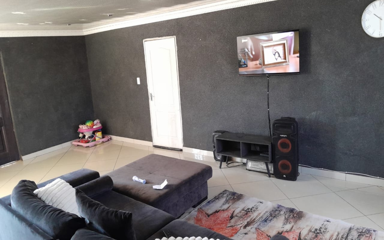 3 Bedrooms Bedrooms, ,2 BathroomsBathrooms,House,For Sale,1100