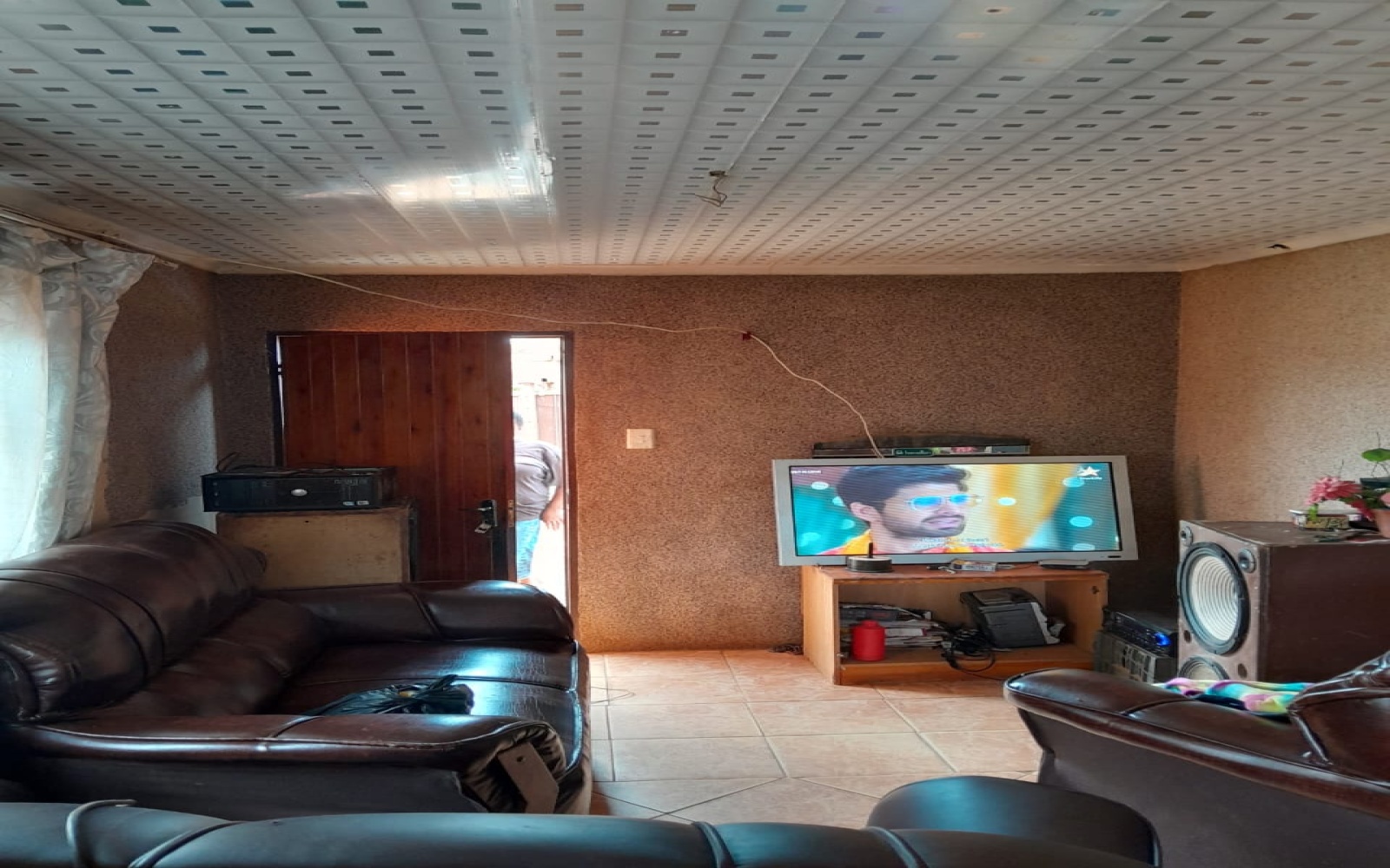2 Bedrooms Bedrooms, ,1 BathroomBathrooms,House,For Sale,1101