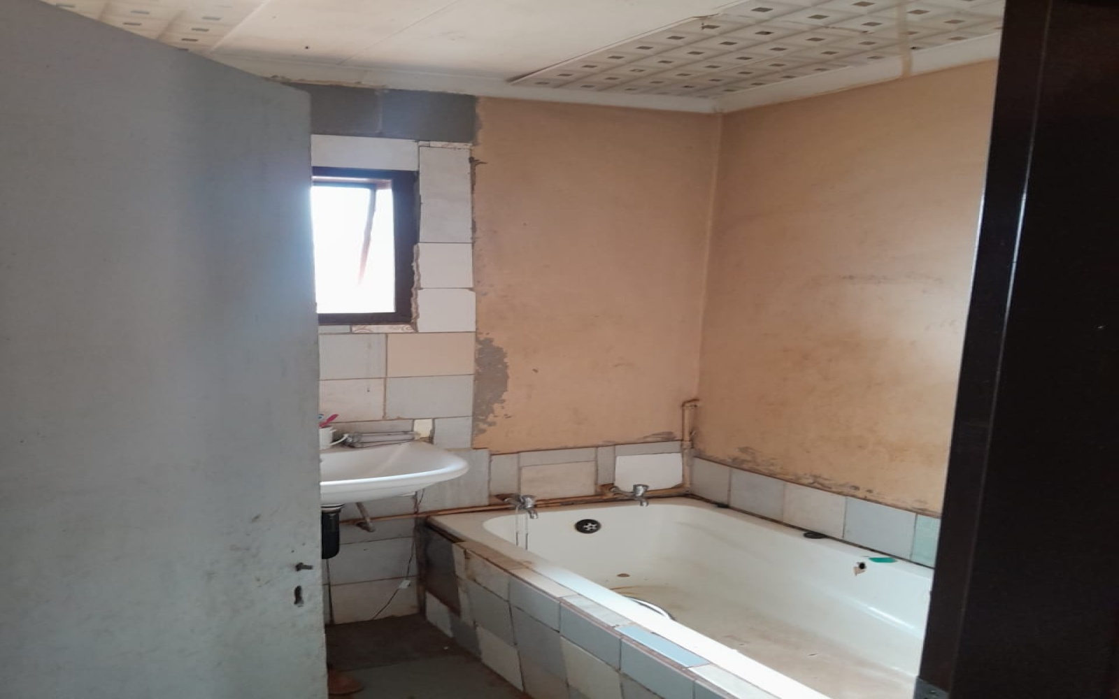 2 Bedrooms Bedrooms, ,1 BathroomBathrooms,House,For Sale,1101