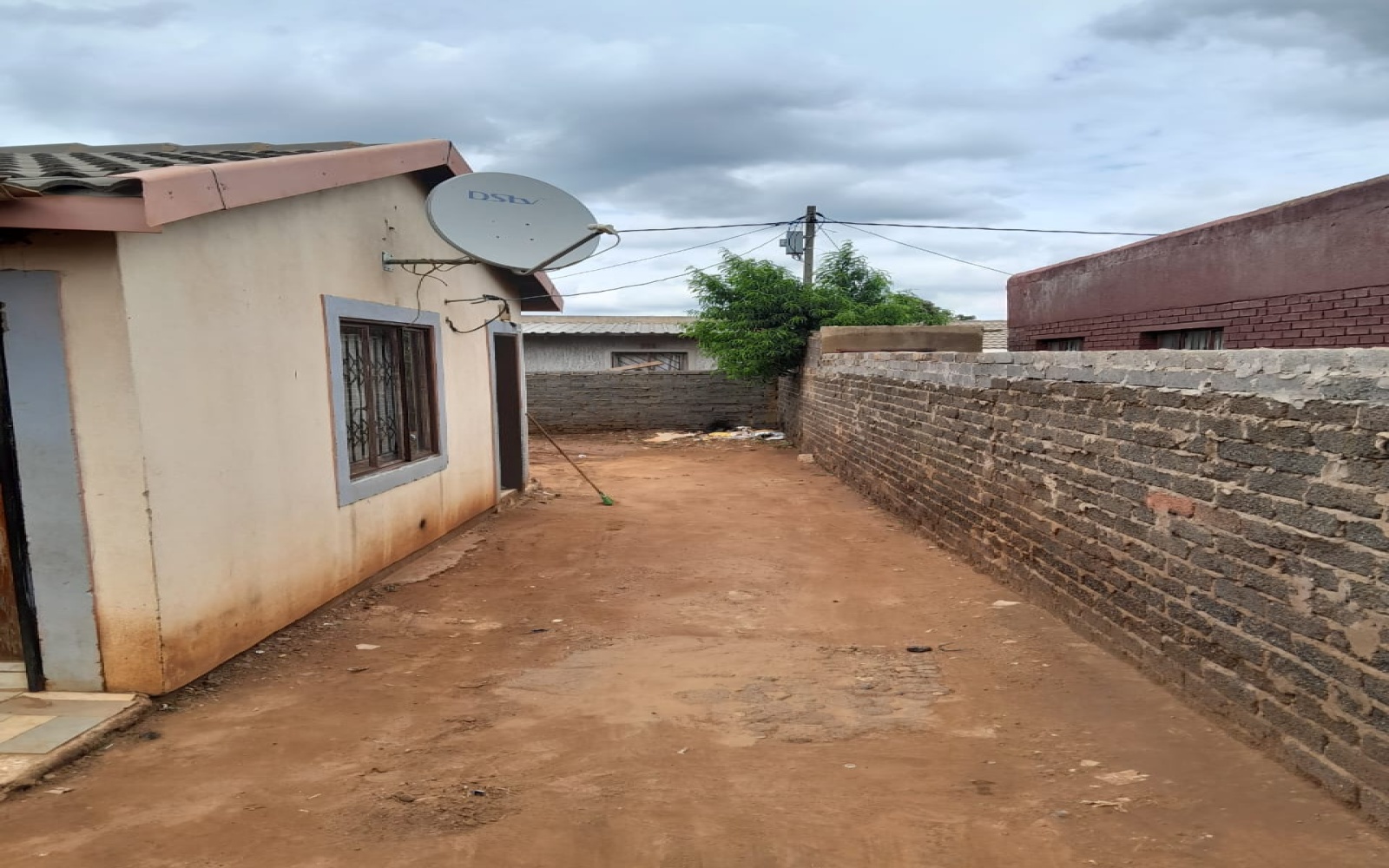 2 Bedrooms Bedrooms, ,1 BathroomBathrooms,House,For Sale,1101