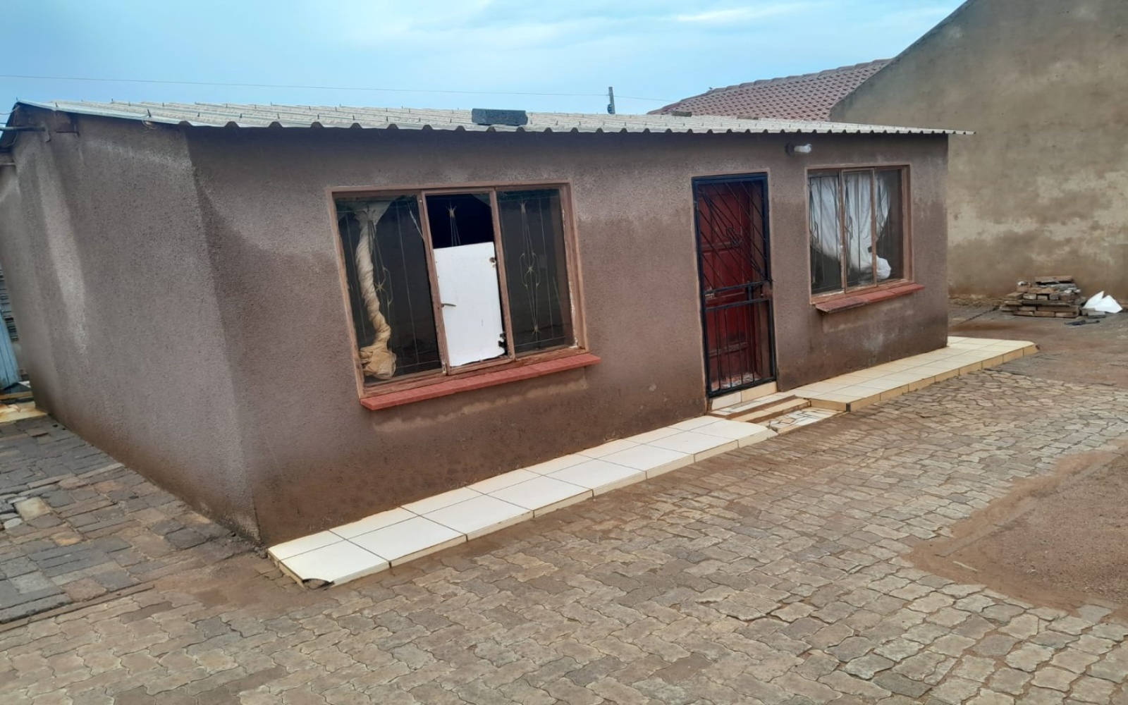 2 Bedrooms Bedrooms, ,1 BathroomBathrooms,House,For Sale,1103