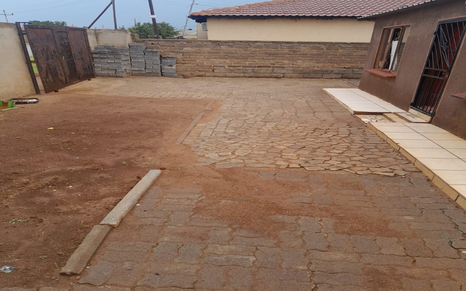 2 Bedrooms Bedrooms, ,1 BathroomBathrooms,House,For Sale,1103