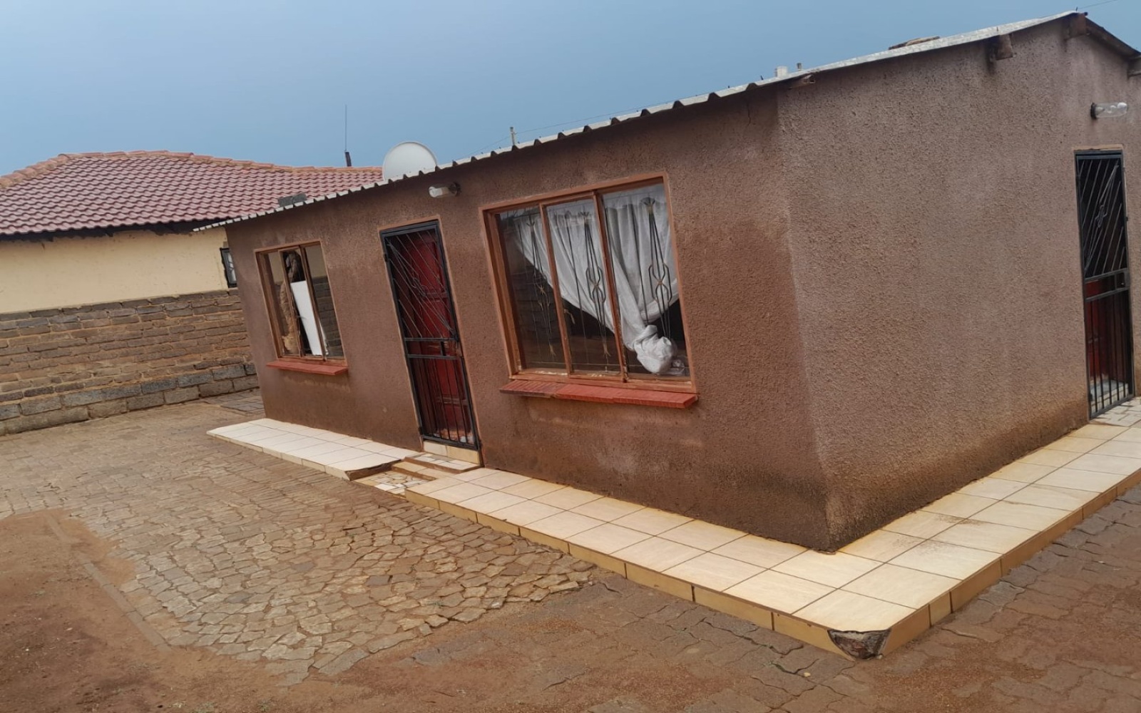 2 Bedrooms Bedrooms, ,1 BathroomBathrooms,House,For Sale,1103