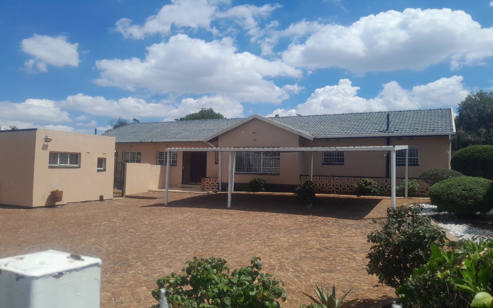 4 Bedrooms Bedrooms, ,2 BathroomsBathrooms,House,For Sale,1105 4 Bedrooms Bedrooms, ,2 BathroomsBathrooms,House,For Sale,1105