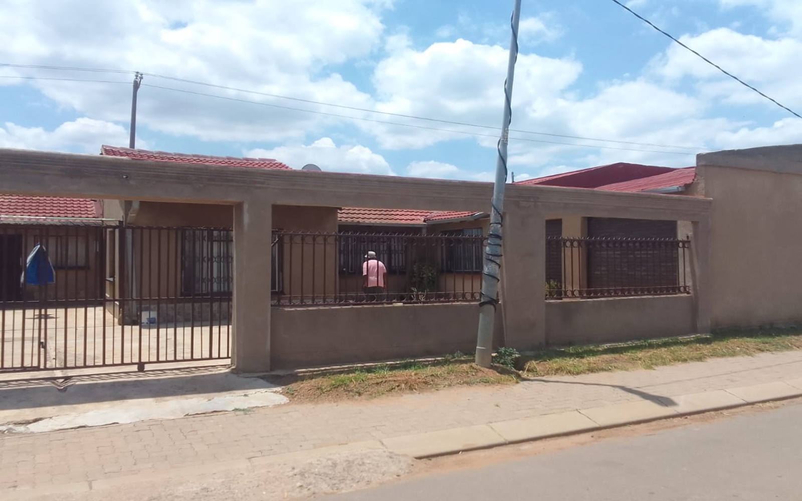 2 Bedrooms Bedrooms, ,1 BathroomBathrooms,House,For Sale,1083