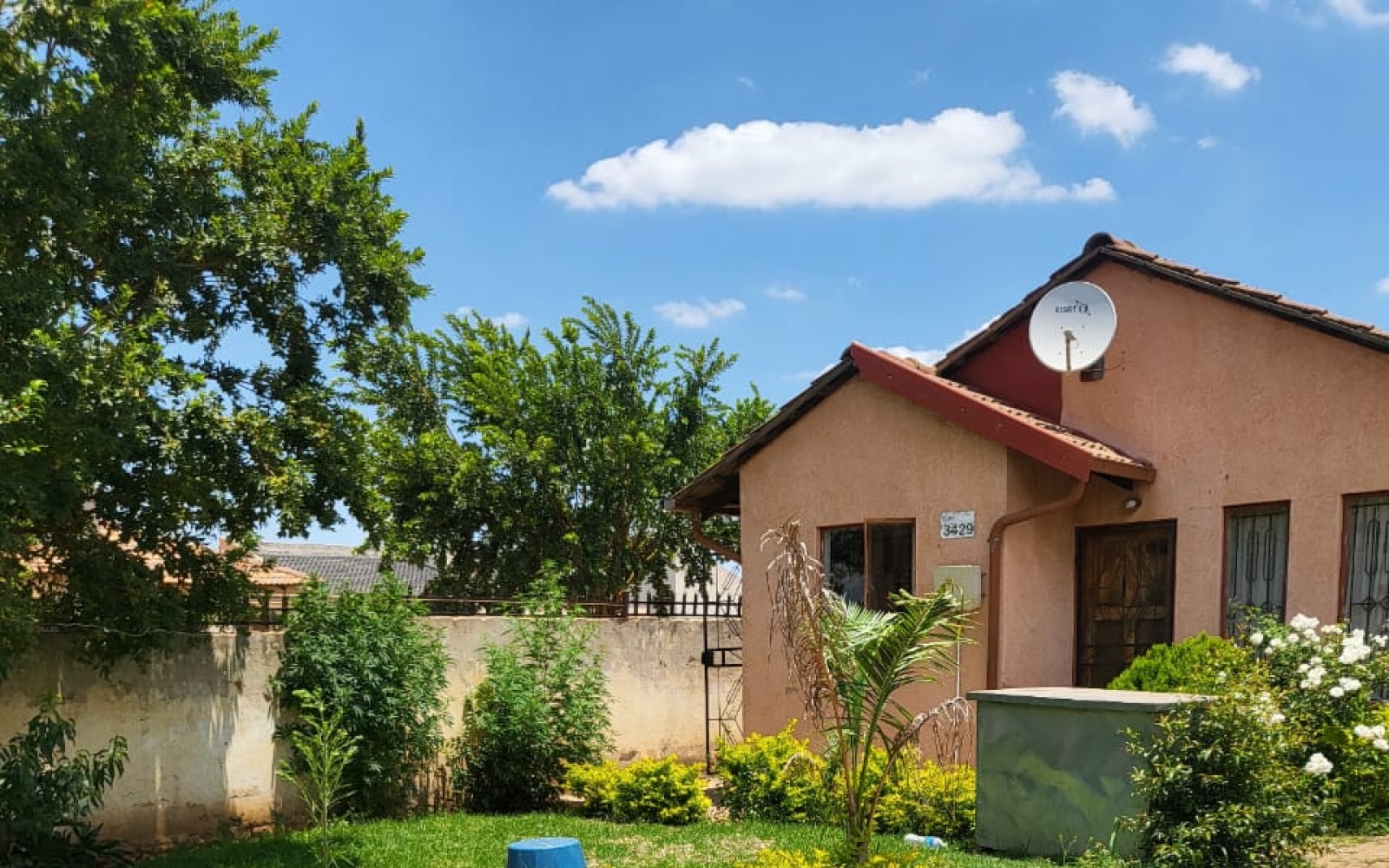2 Bedrooms Bedrooms, ,1 BathroomBathrooms,House,For Sale,1084