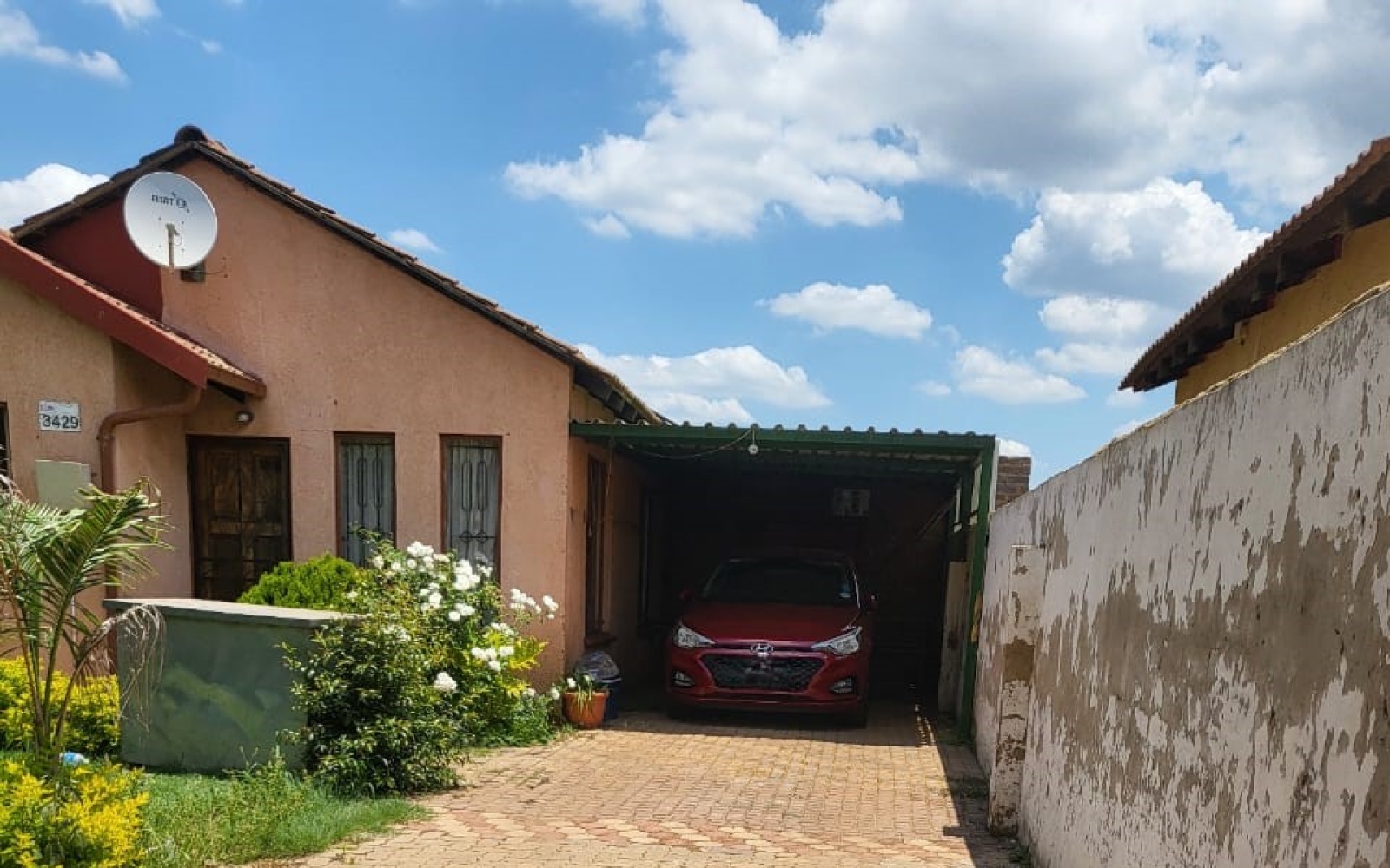 2 Bedrooms Bedrooms, ,1 BathroomBathrooms,House,For Sale,1084