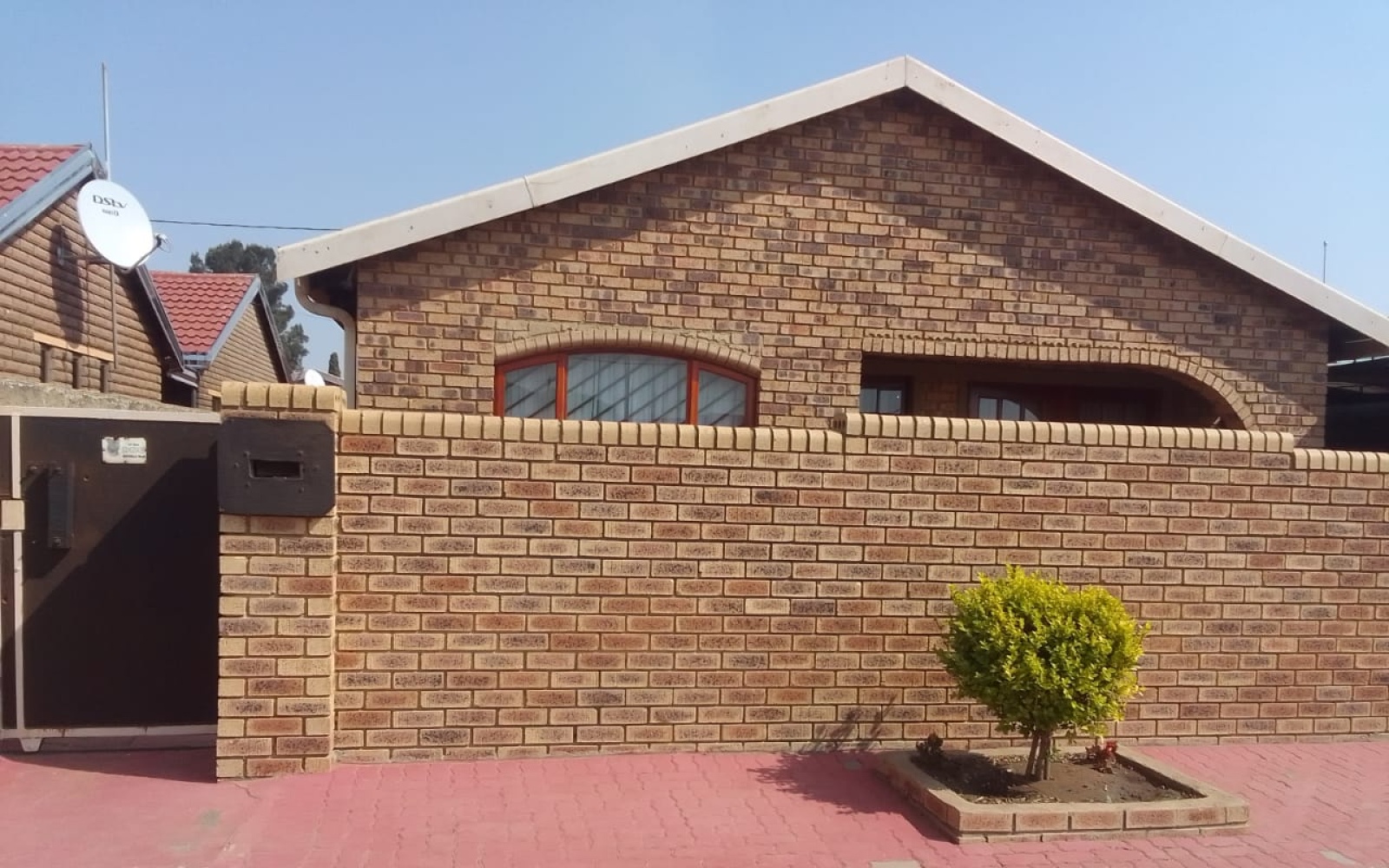 2 Bedrooms Bedrooms, ,1 BathroomBathrooms,House,For Sale,1087