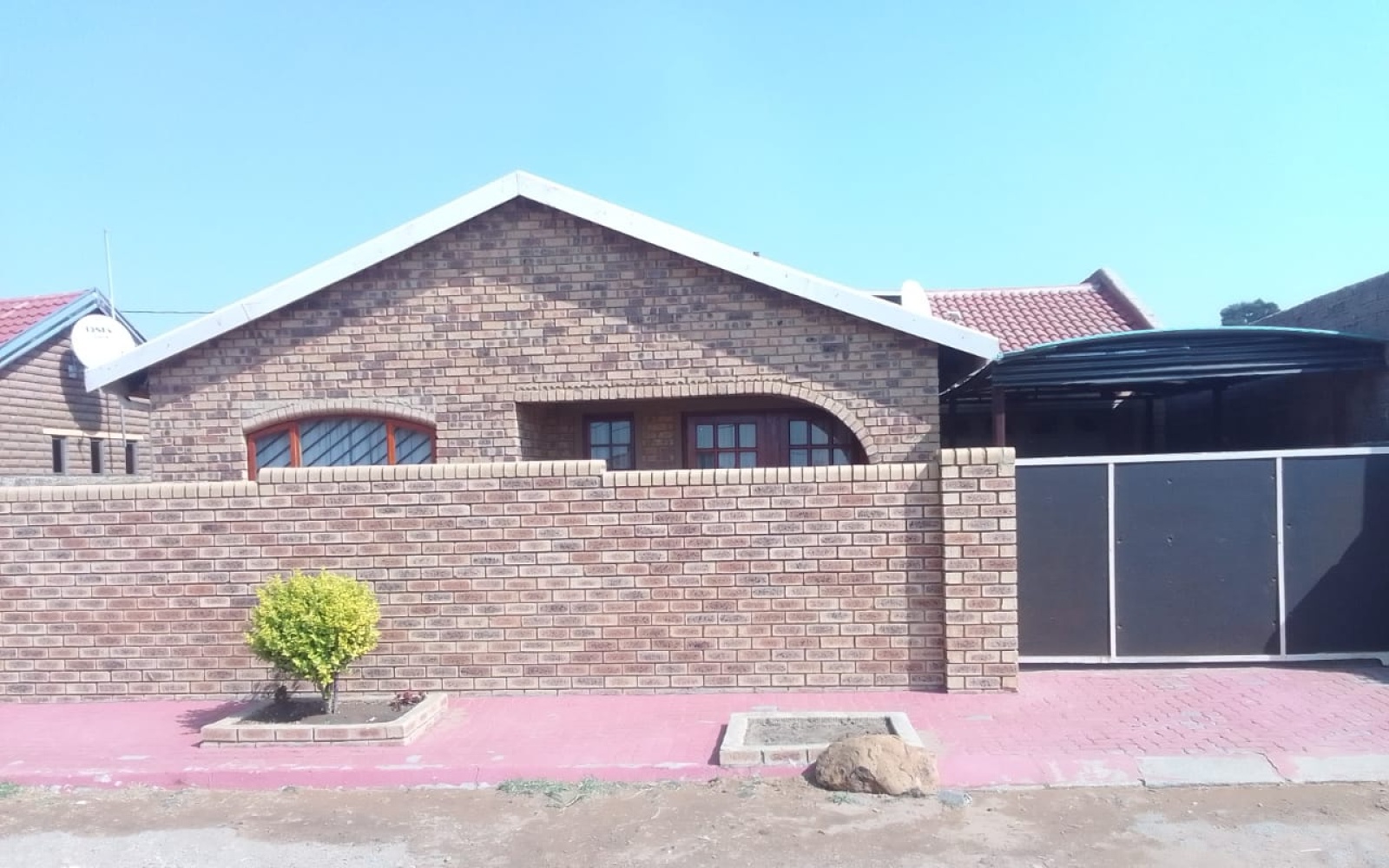 2 Bedrooms Bedrooms, ,1 BathroomBathrooms,House,For Sale,1087
