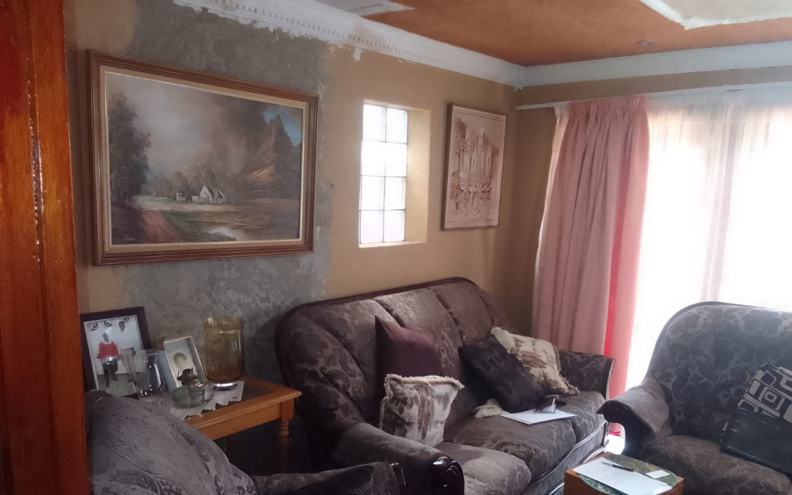 2 Bedrooms Bedrooms, ,1 BathroomBathrooms,House,For Sale,1087